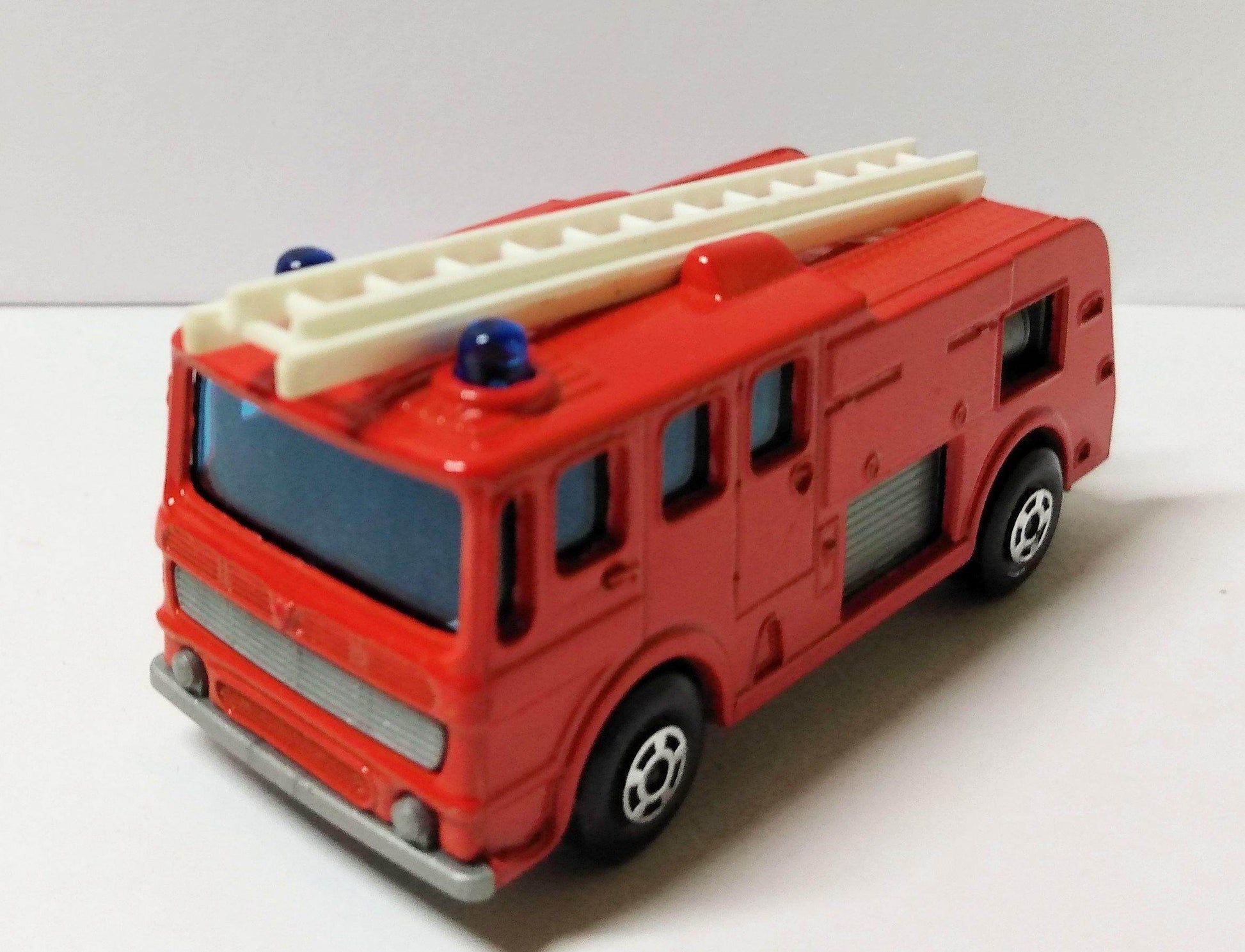 Lesney Matchbox No. 35 Merryweather Fire Engine Superfast England 1971 - TulipStuff