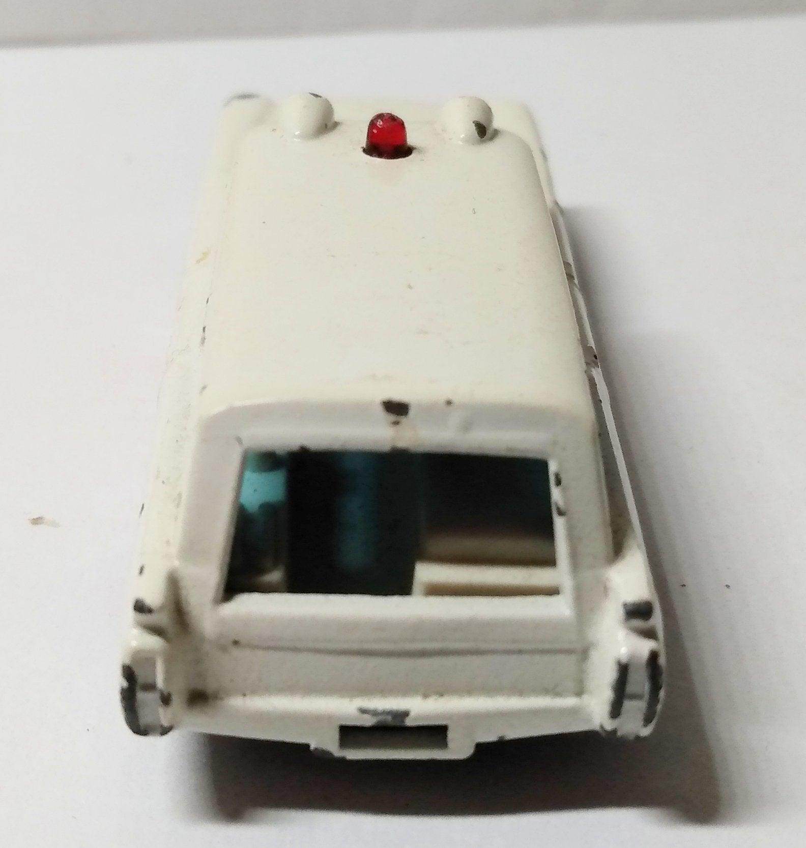 Lesney Matchbox 54 S&S Cadillac Ambulance 1965 England - TulipStuff