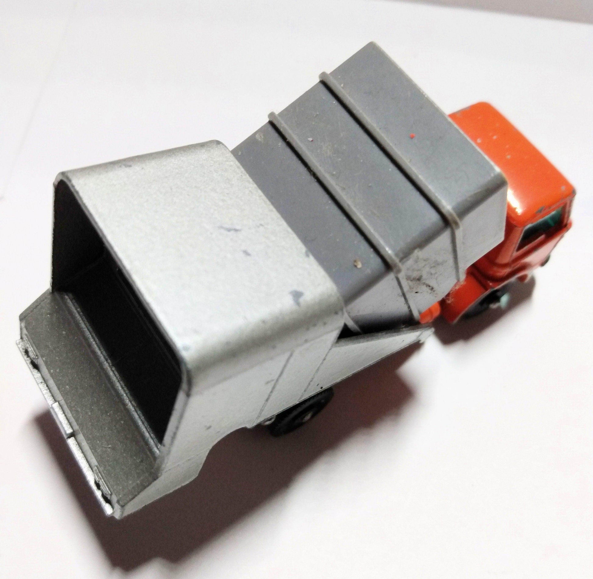Lesney Matchbox No 7 Ford Refuse Garbage Truck 1966 England - TulipStuff