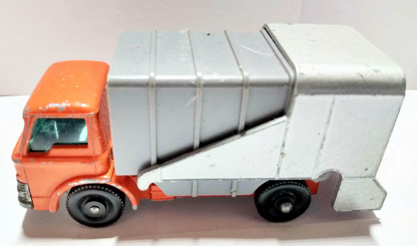 Lesney Matchbox No 7 Ford Refuse Garbage Truck 1966 England - TulipStuff