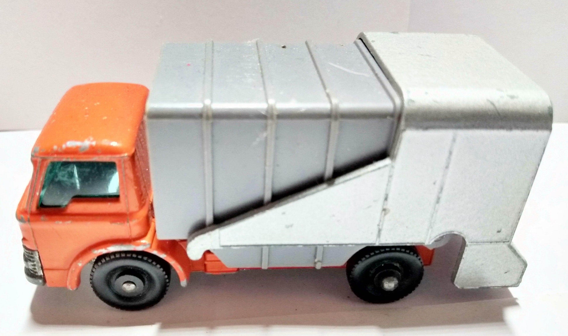 Lesney Matchbox No 7 Ford Refuse Garbage Truck 1966 England - TulipStuff