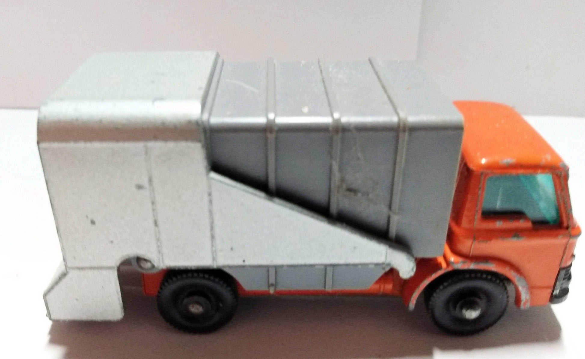 Lesney Matchbox No 7 Ford Refuse Garbage Truck 1966 England - TulipStuff