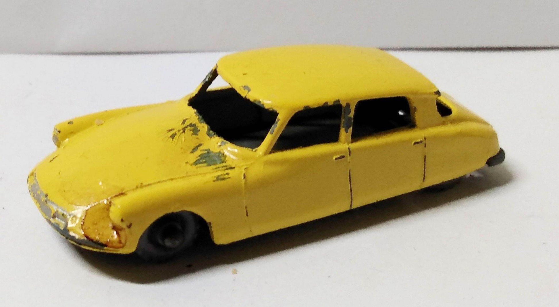 Lesney Matchbox No. 66 Citroen D.S. Made In England 1959 - TulipStuff