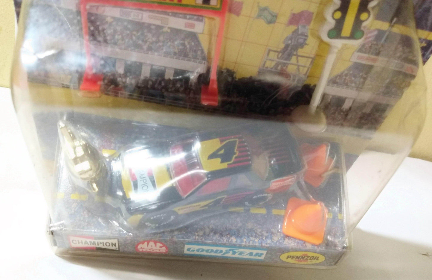 Matchbox Hot Stocks Pit Stop Action Playset Chevy Lumina 1992 - TulipStuff