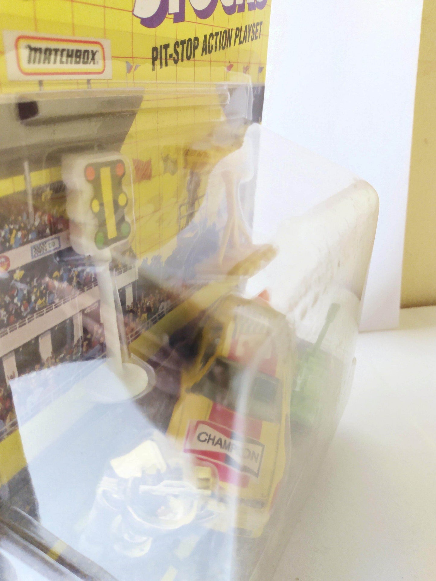 Matchbox Hot Stocks Pit-Stop Action Playset Champion Lumina 1992 - TulipStuff