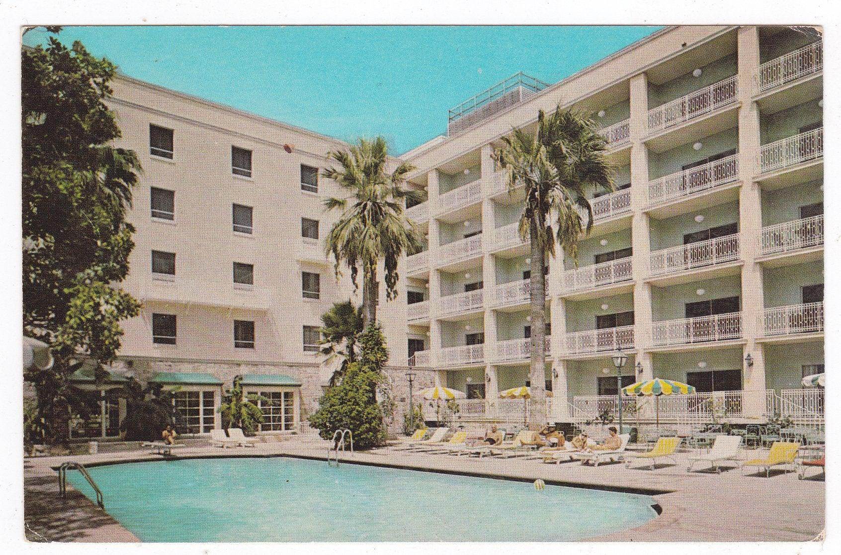 Menger Hotel Resort Swimming Pool San Antonio Texas 1950's - TulipStuff