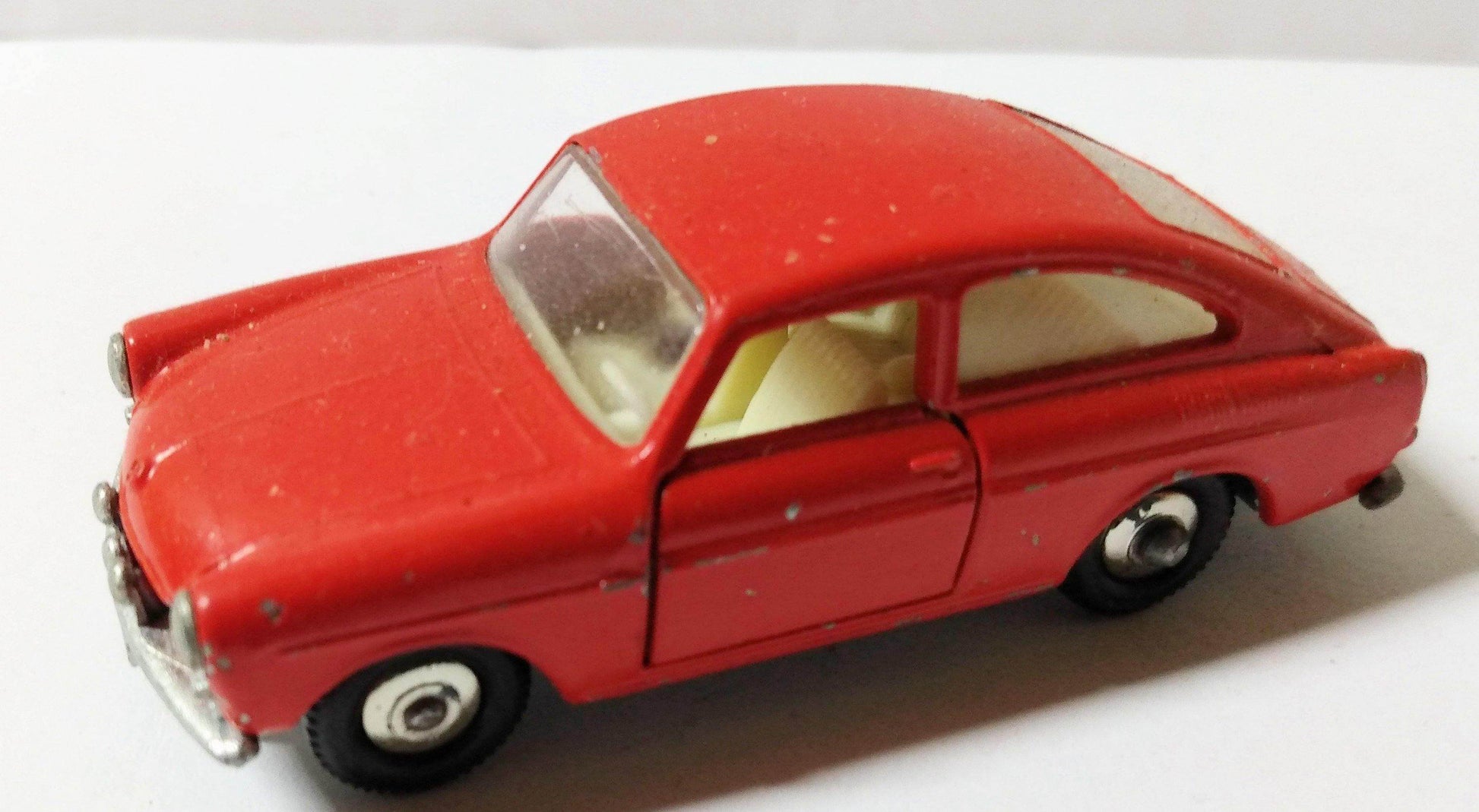 Lesney Matchbox no. 67 Volkswagen 1600TL Fastback Made in England 1967 - TulipStuff