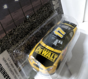 Team Caliber Pit Stop 2001 Matt Kenseth #17 DeWalt Ford Taurus - TulipStuff