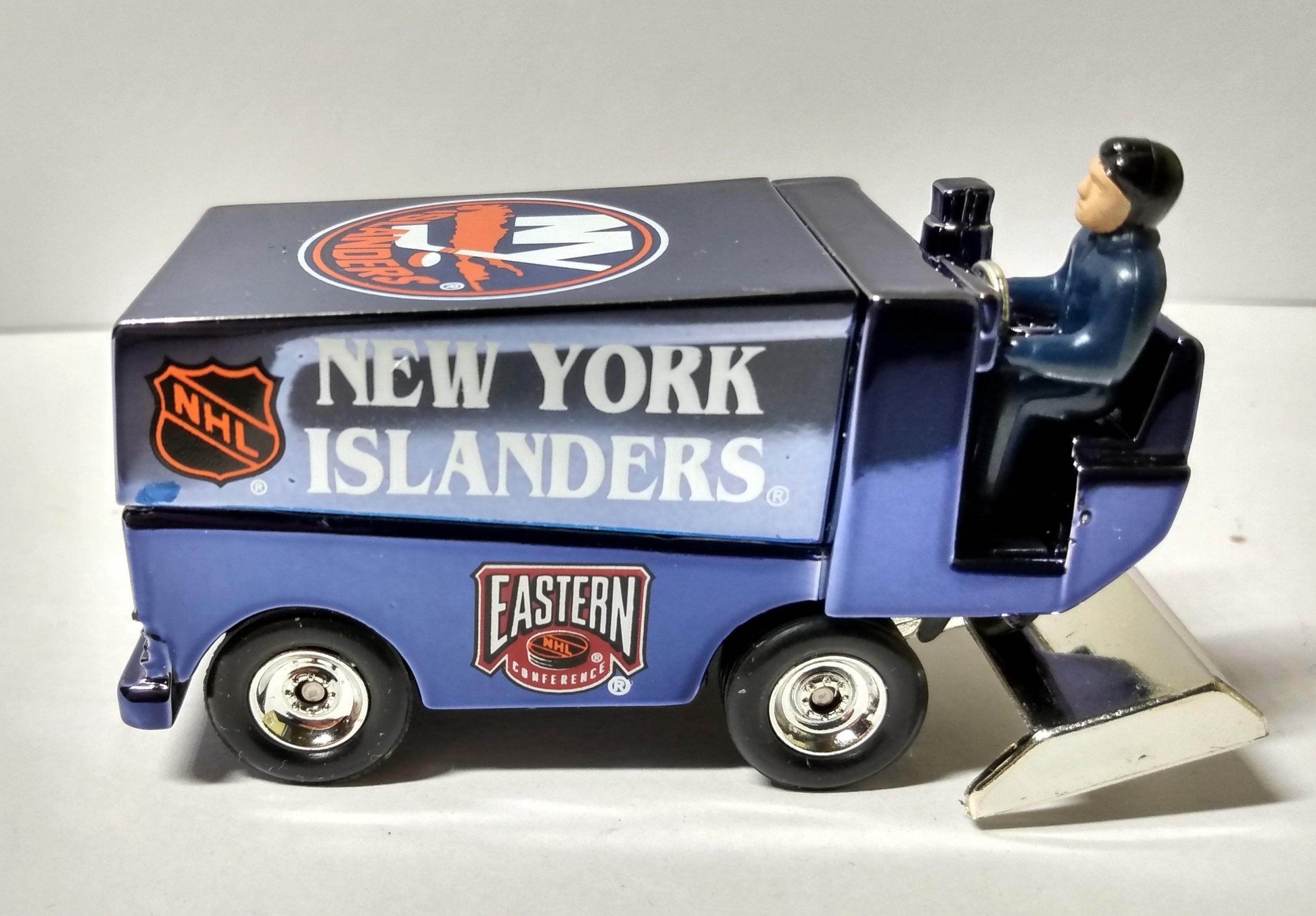 White Rose Collectibles '01 NHL New York Islanders Zamboni Ice Machine - TulipStuff