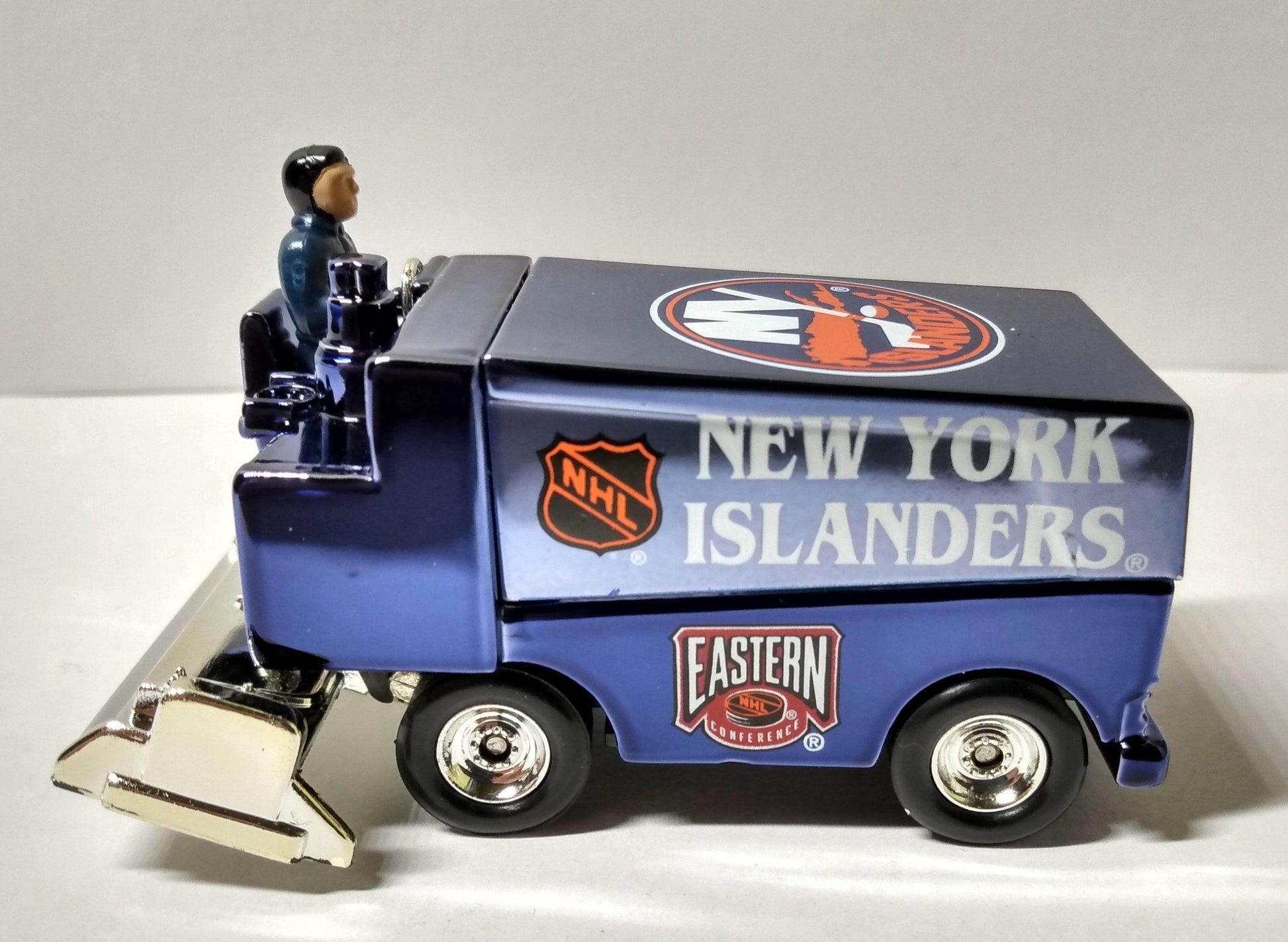 White Rose Collectibles '01 NHL New York Islanders Zamboni Ice Machine - TulipStuff